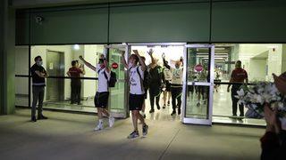 Süper Lig'e yükselen Altay'ı İzmir'de taraftarlar karşıladı