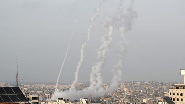 Hamas'ın 10 Mayıs'ta Gazze'den İsrail'e fırlatığı roketlerin ardından İsrail kente hava bombardımanı yaptı