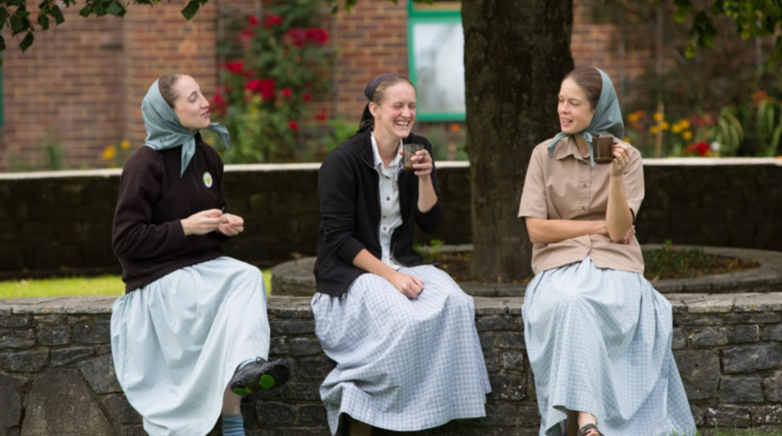 Bambaşka bir dünya! Cep telefonu kullanmıyorlar ve flört etmeden önce izin istiyorlar