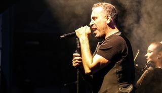 &Uuml;nl&uuml; sanat&ccedil;ı Haluk Levent hastaneye kaldırıldı