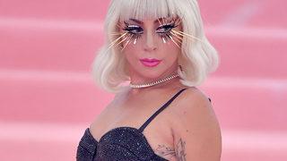 Lady Gaga'dan bikinili cesur poz!