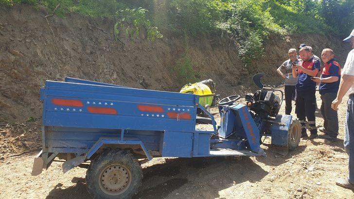 Düzce'de tarım aracı şarampole devrildi: 4 yaralı G2