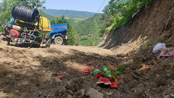 Düzce'de tarım aracı şarampole devrildi: 4 yaralı G4