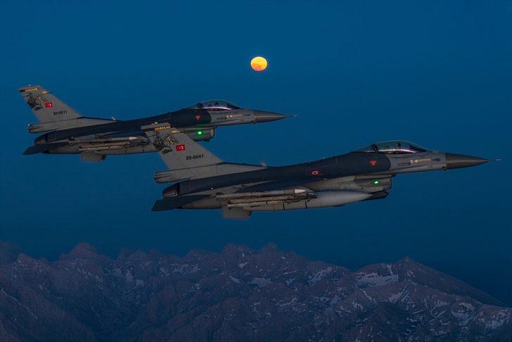 Süper Ay, Türk savaş uçakları ile güzel bir görüntü oluşturdu G2