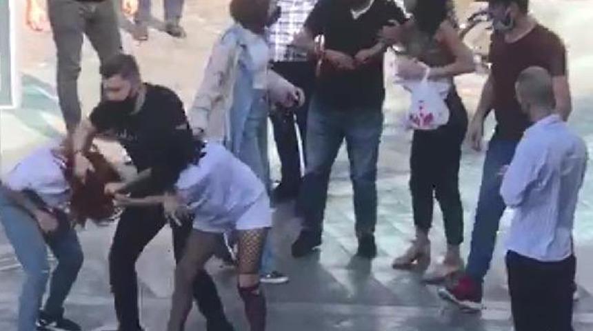 Düzce'de kızların cadde ortasındaki kavgası kamerada