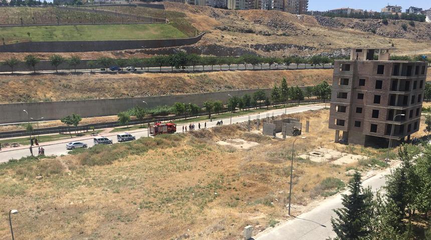 Dehşete düşüren olay! 6 katlı binanın çatısından atlayan genç kız hayatını kaybetti