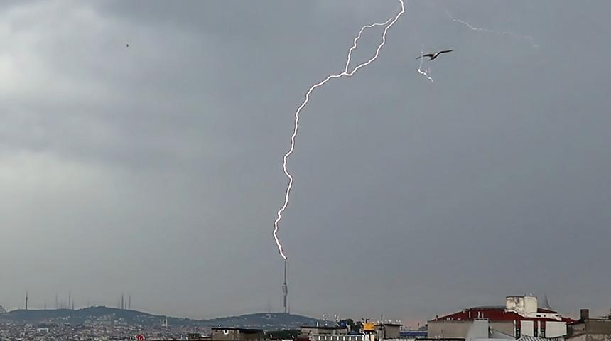 İstanbul'da şiddetli gök gürültüsü