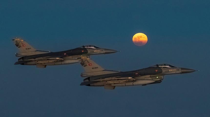 MSB’den savaş uçaklı 'Süper Ay' paylaşımı