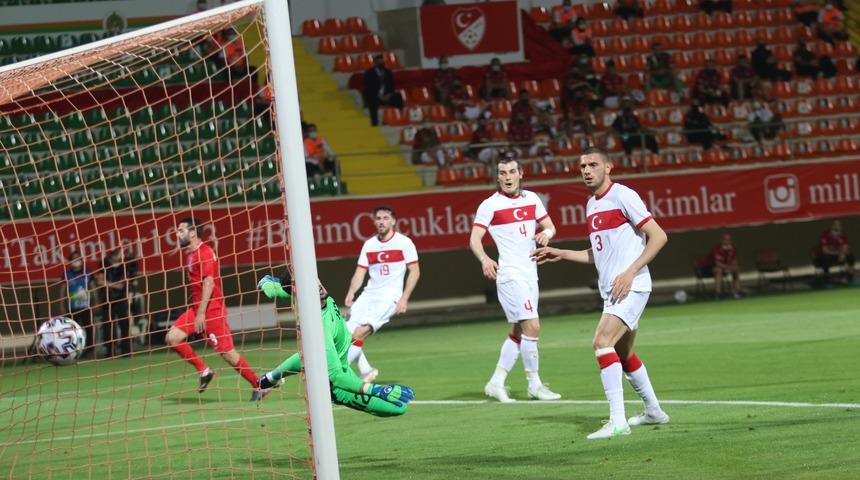 Milli takımda Altay Bayındır sakatlandı