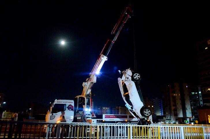 Mersin'de otomobil köprüden dere yatağına düştü: 1 yaralı G5