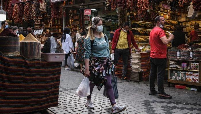 Koronavirüs: Türkiye'de vaka sayıları ve kısıtlamalarda son durum ne?