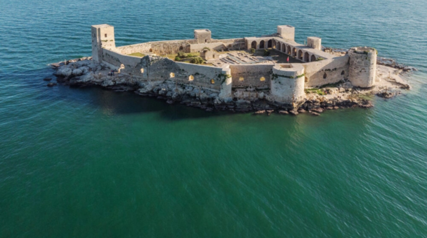 UNESCO tescilli Kızkalesi’nde turizm hareketliliği başladı