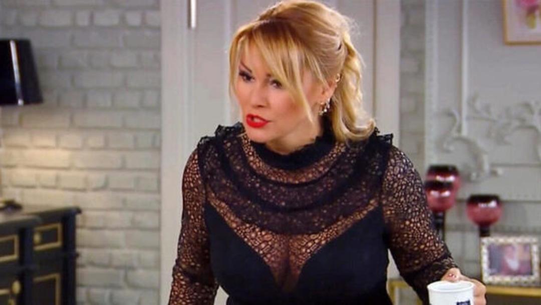 Pınar Altuğ'un mini etekli pozu beğeni yağmuruna tutulmuştu! Fitliğiyle &ouml;v&uuml;len oyuncu sırrını paylaştı