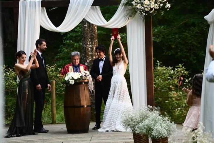 Nazlı ve Ali Vefa evlendi! Mucize Doktor'un finaline damga vurdu! İşte Taner Ölmez ve Sinem Ünsal paylaşımı G5