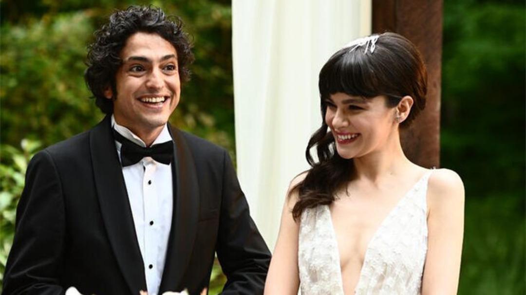 Nazlı ve Ali Vefa evlendi! Mucize Doktor'un finaline damga vurdu! İşte Taner &Ouml;lmez ve Sinem &Uuml;nsal paylaşımı