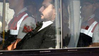 Özçelik Ailesinin avukatı: Emrah Serbes yazdığı senaryoya göre teslim oldu