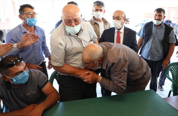 Aksaray Valisi Aydoğdu, arazi anlaşmazlığı nedeniyle 20 yıldır husumetli 2 kardeşi barıştırdı G1