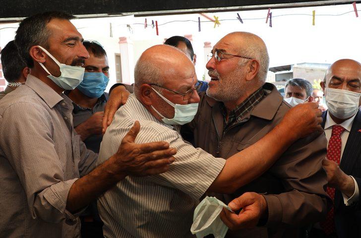 Aksaray Valisi Aydoğdu, arazi anlaşmazlığı nedeniyle 20 yıldır husumetli 2 kardeşi barıştırdı G4