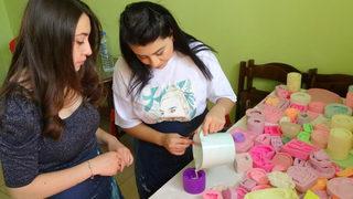 İnternetten sattığı alçı saksı ile hayatı değişti!