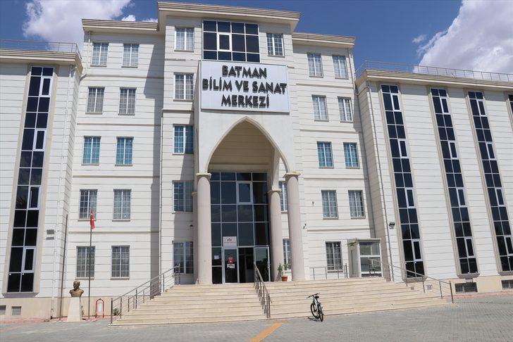 Batmanlı öğrenciler "Medya Okuryazarlığı" projesi kapsamında İtalyan akranlarıyla çevrim içi bir araya geliyor G3