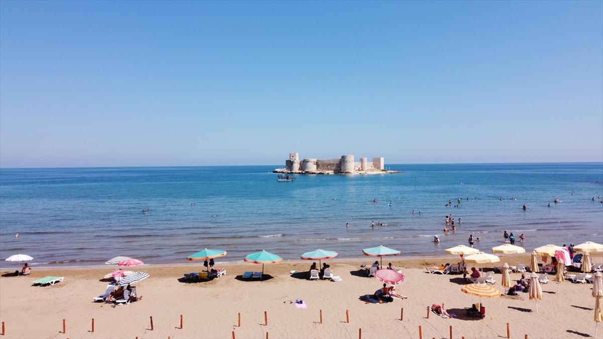 Mersin Kızkalesi'nde turizm sezonu Kovid-19 tedbirleri alınarak a&ccedil;ıldı