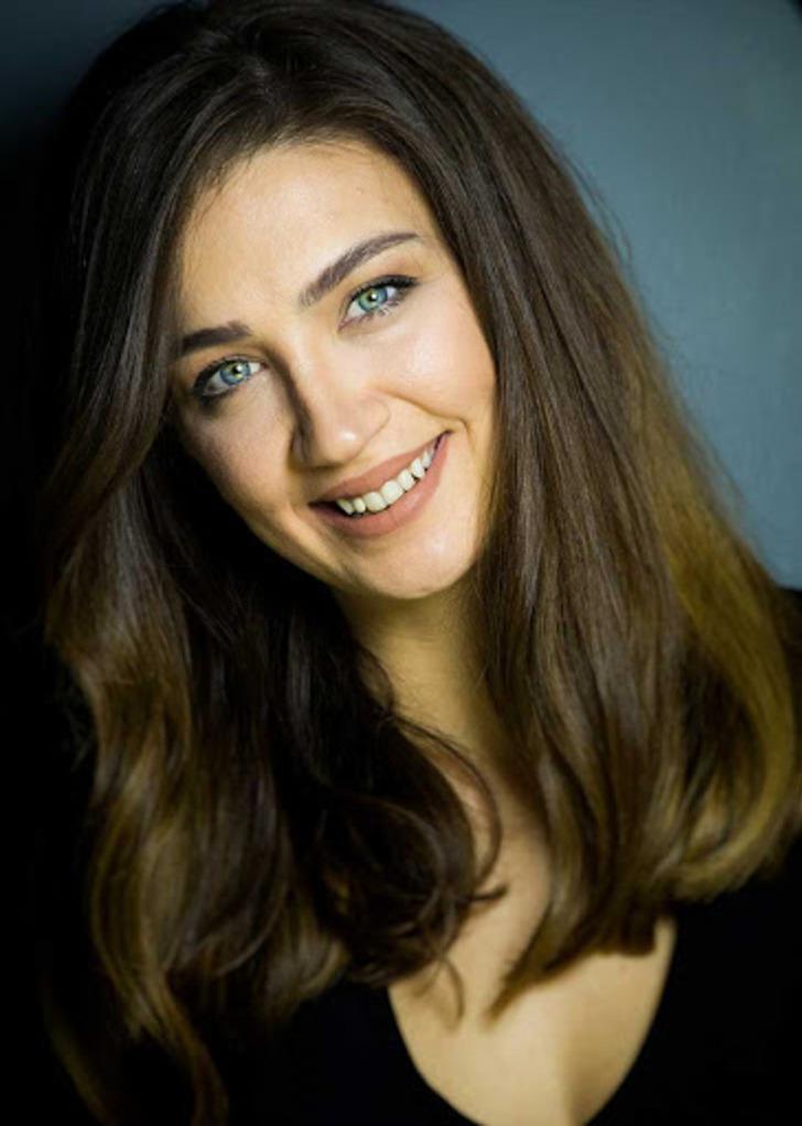 EDHO'nun 'Ömür Façalı'sı Ceren Benderlioğlu'nun eski eşini görenler şaşırıyor! İşte ekranlardan aşina olduğumuz o isim... G3