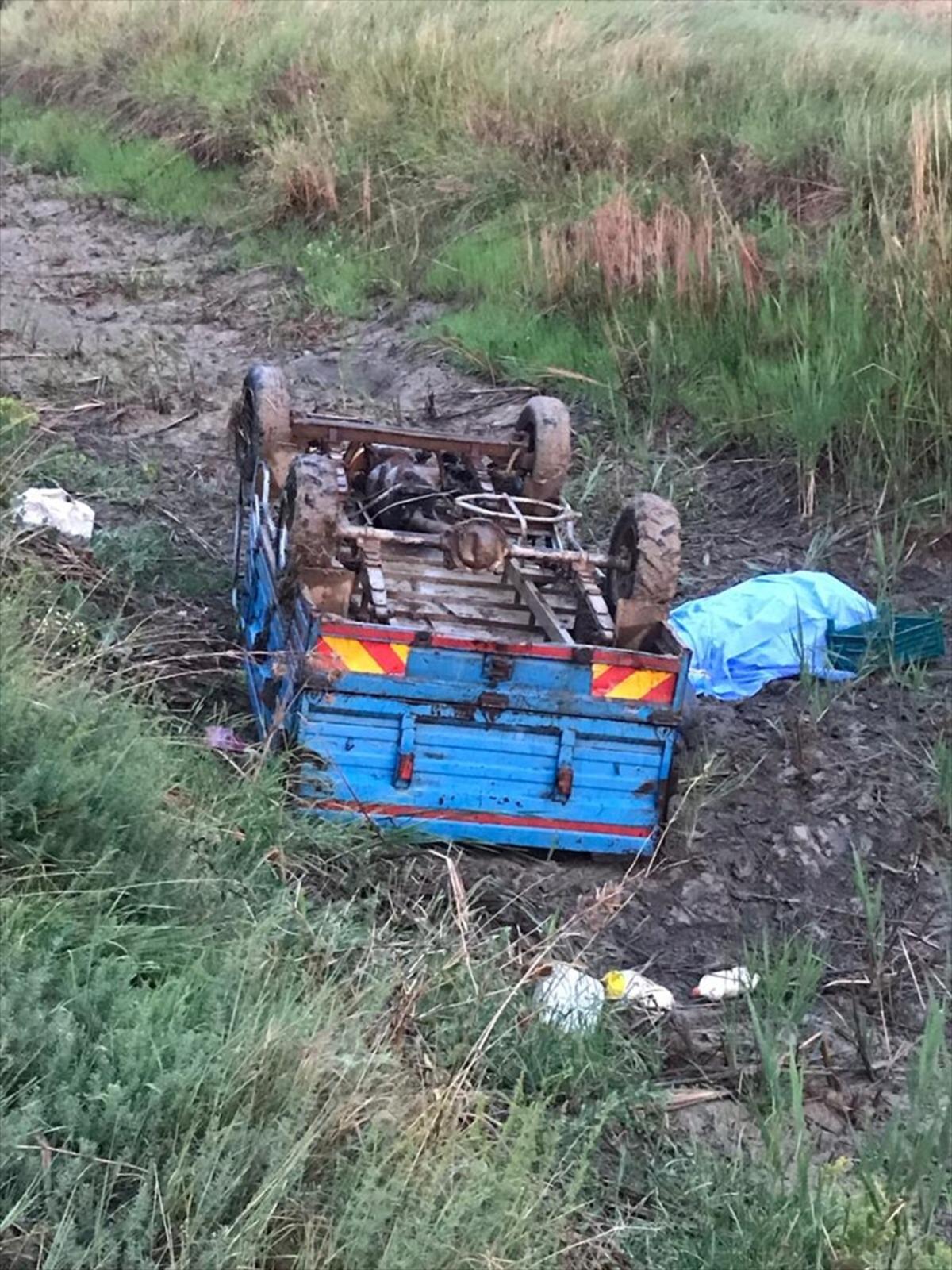 Isparta'da sulama kanalına devrilen tarım aracının s&uuml;r&uuml;c&uuml;s&uuml; &ouml;ld&uuml;