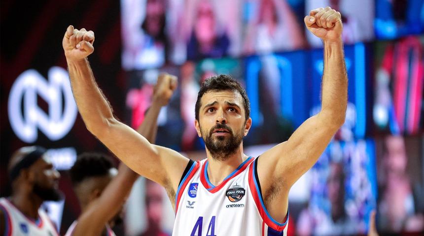 Anadolu Efes finalde!