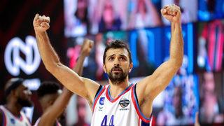 Anadolu Efes finalde!
