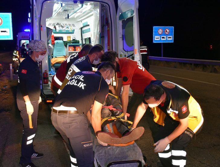 Kırıkkale'de otomobilin hız uyarı levhasına çarpması sonucu 4 kişi yaralandı G2