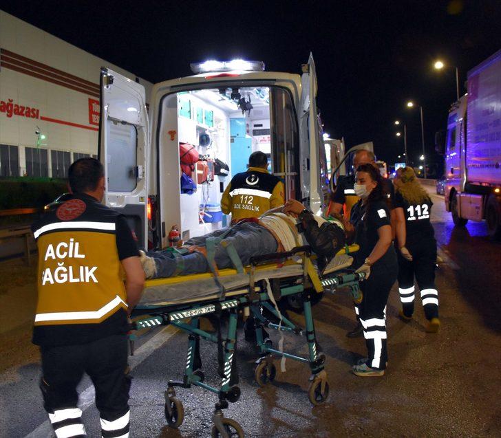 Kırıkkale'de otomobilin hız uyarı levhasına çarpması sonucu 4 kişi yaralandı G5