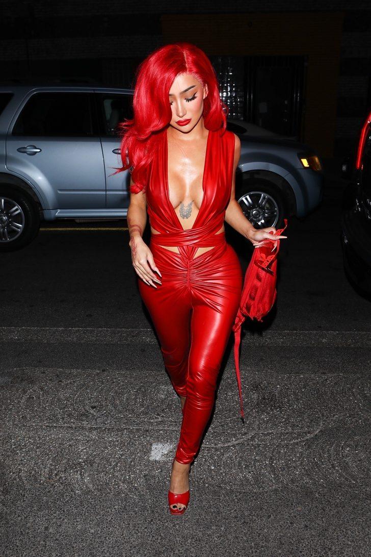 Nikita Dragun geceyi kırmızıya boyadı!  G2