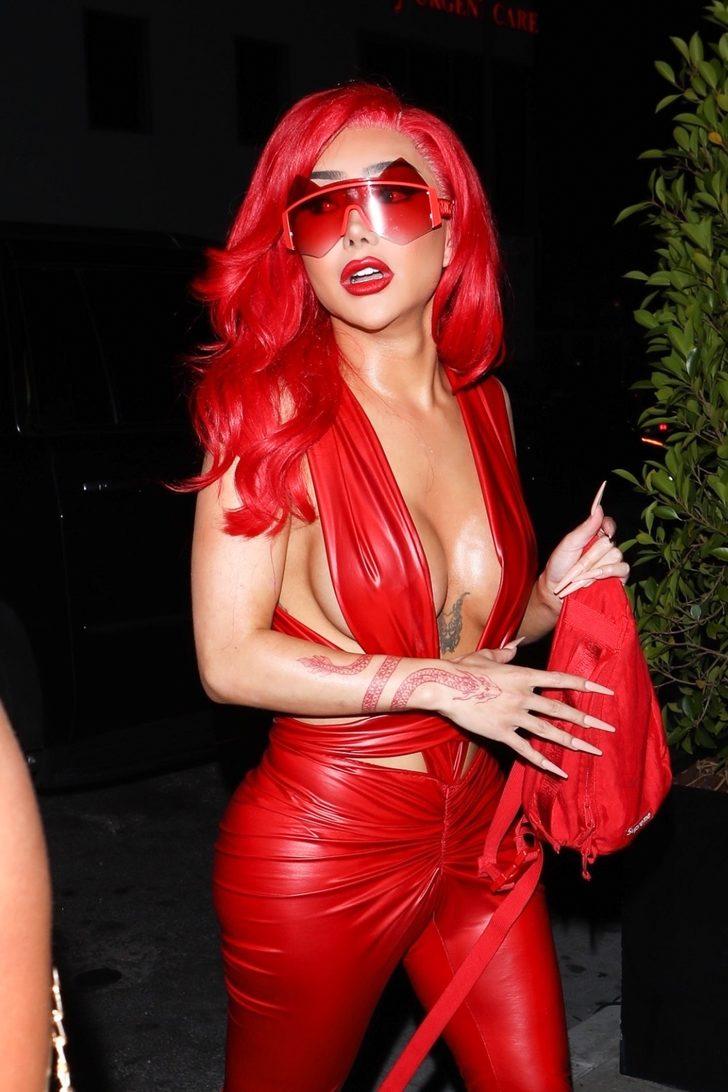 Nikita Dragun geceyi kırmızıya boyadı!  G3