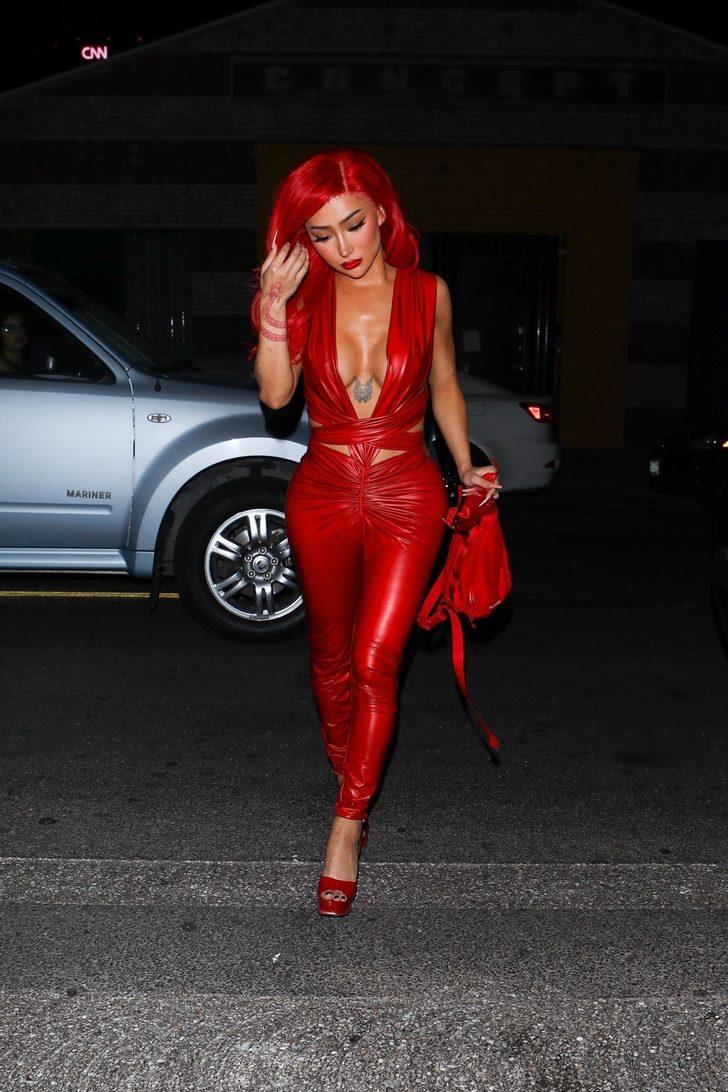 Nikita Dragun geceyi kırmızıya boyadı!  G5