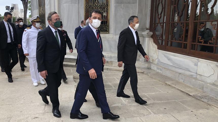 Vali Yerlikaya ile İBB Başkanı İmamoğlu Fatih Sultan Mehmet Türbesi'nde anmaya katıldı