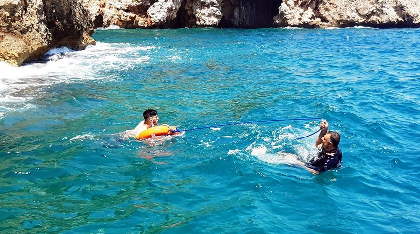 Manzara izlerken falezlerden düştü