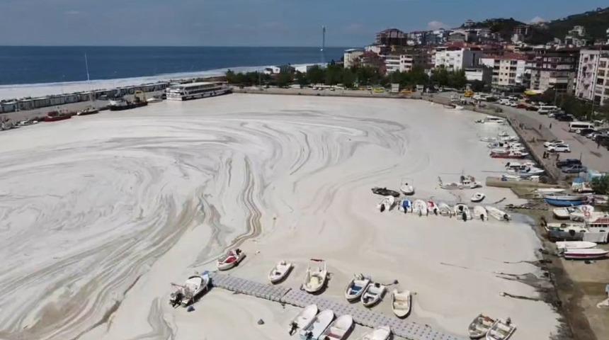 Marmara Denizi'nde 'deniz salyası': Marmara Denizi'nde 'deniz salyası': Asıl korkumuz buzdağının g&ouml;r&uuml;nmeyen, denizin altındaki kısmı