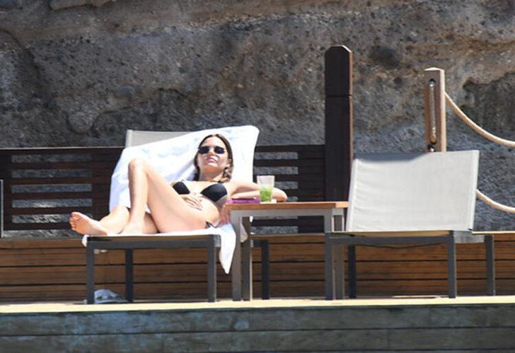  Hilal Altınbilek iddialı bikinisi ile tüm bakışları üzerine topladı! Düzgün fiziği ile dikkat çekti G4