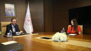 Bakan Kasapoğlu dünya rekortmeni Fatma Uruk’u kabul etti