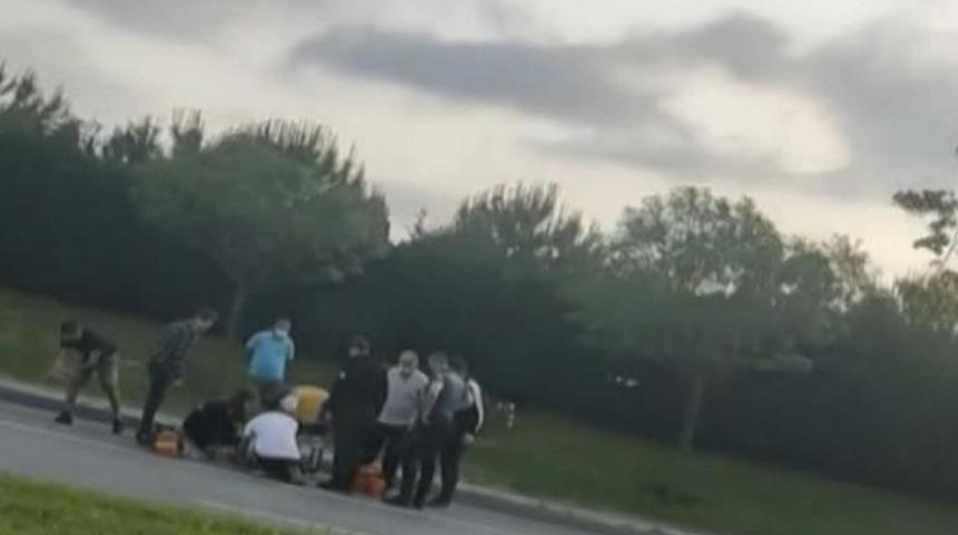 İstanbul'da dehşete d&uuml;ş&uuml;ren olay! Hamile kadın otomobilden yola atıldı