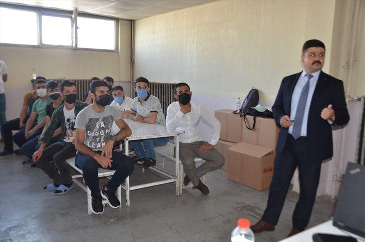 Muş'ta polisler 1500 tekstil atölyesi çalışanını terör konusunda bilgilendirdi G2