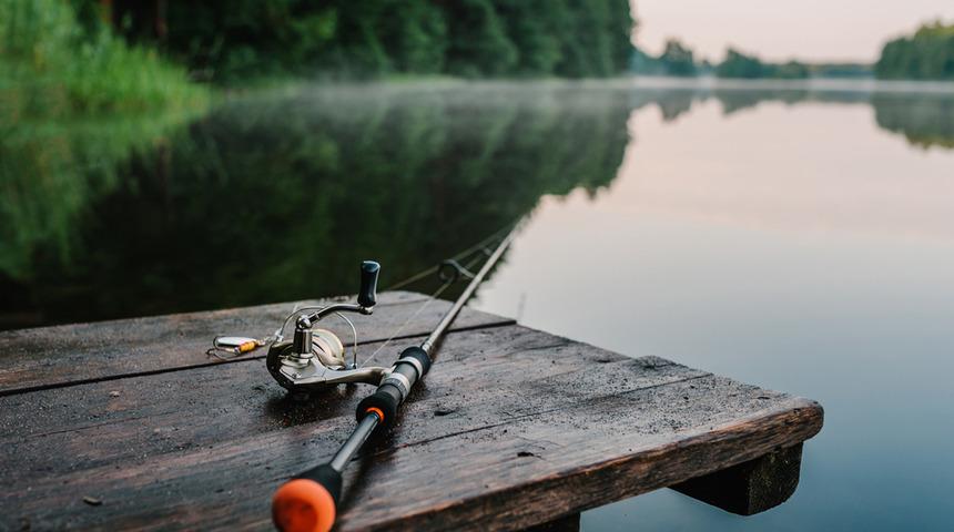 Balık tutarken oltası elektrik teline takılan kişi hayatını kaybetti