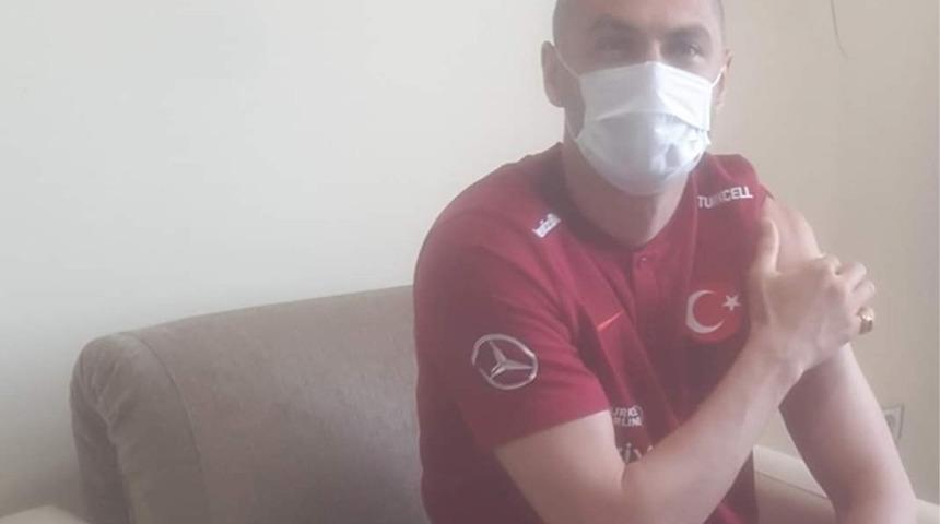 Burak Yılmaz koronavirüs aşısı oldu