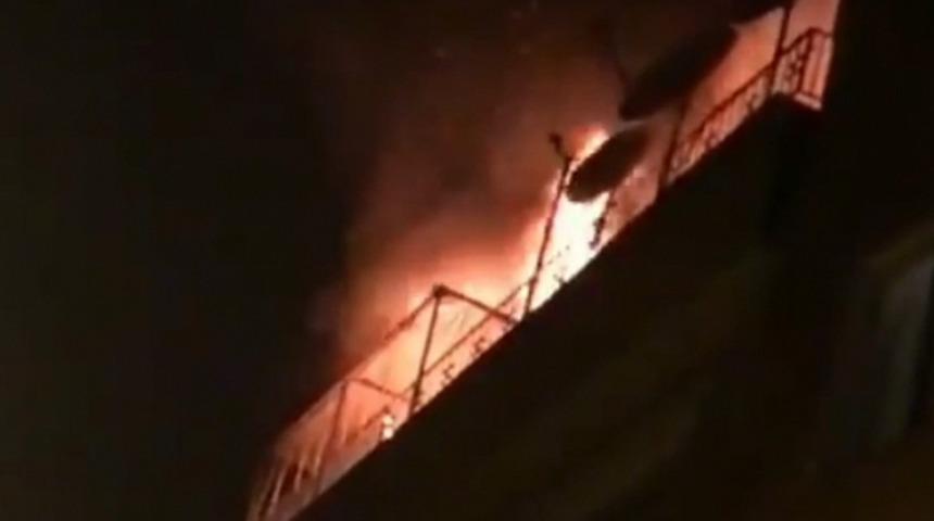 Mahalleli sokağa d&ouml;k&uuml;ld&uuml;! Bursa'da korkutan yangın