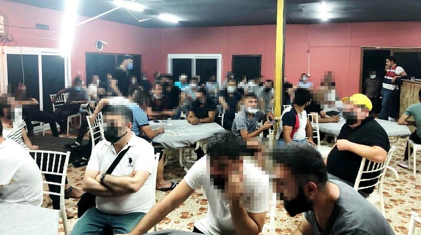 Jandarma bile şaşkına döndü! 50 kişi bu halde basıldı