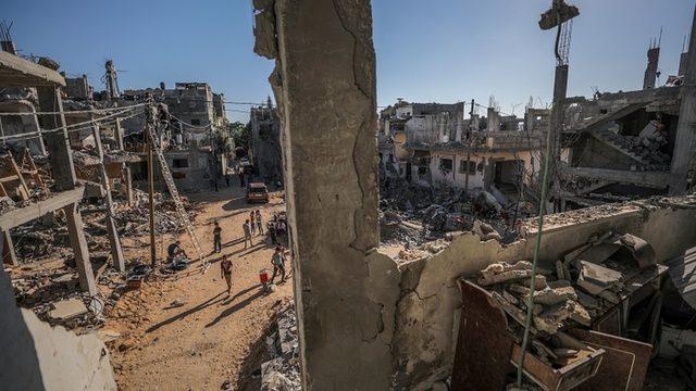 Gazze'de bombardıman sonucu yüzlerce ev hasar gördü