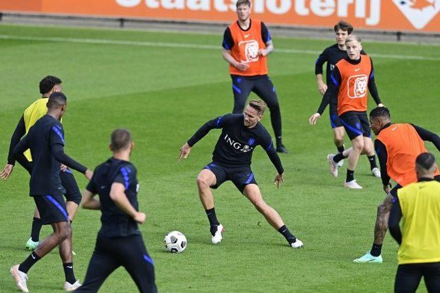 Covid aşısı: Hollanda da Milli Takım ın 6 futbolcusunun aşı olmayı reddetmesi tartışma yarattı 1