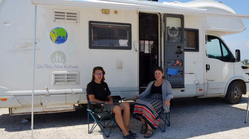 Ailesiyle birlikte karavanla Türkiye'ye tatile geldi! Arkadaşlarını da davet etti