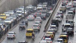 Antalya'da 5 dakika süren sağanak, trafiği felç etti