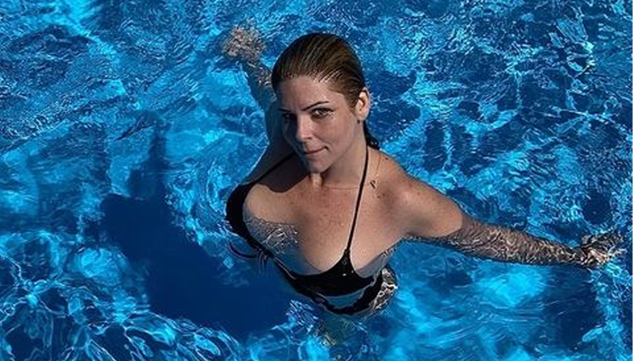 93 kilo veren Pelin Öztekin'den bikinili paylaşım
